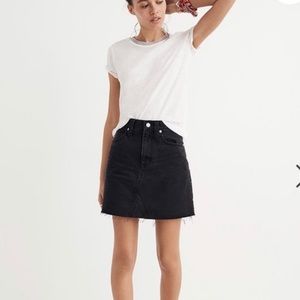 💕 Madewell Black Frayed Denim Skirt